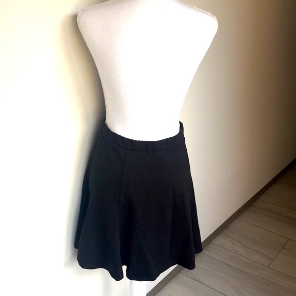 ✨Black Skirt✨ - Picture 1 of 2
